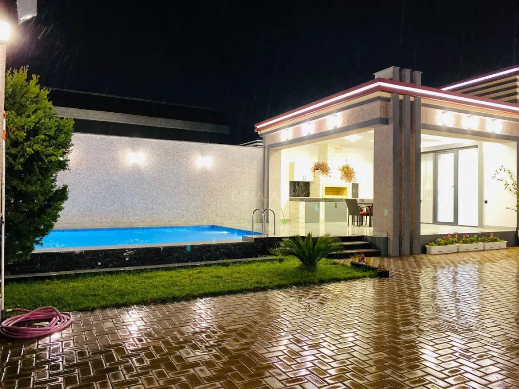 Satılır 4 otaqlı həyət evi 210 m²