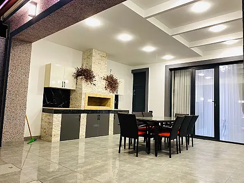 Satılır 4 otaqlı həyət evi 210 m²