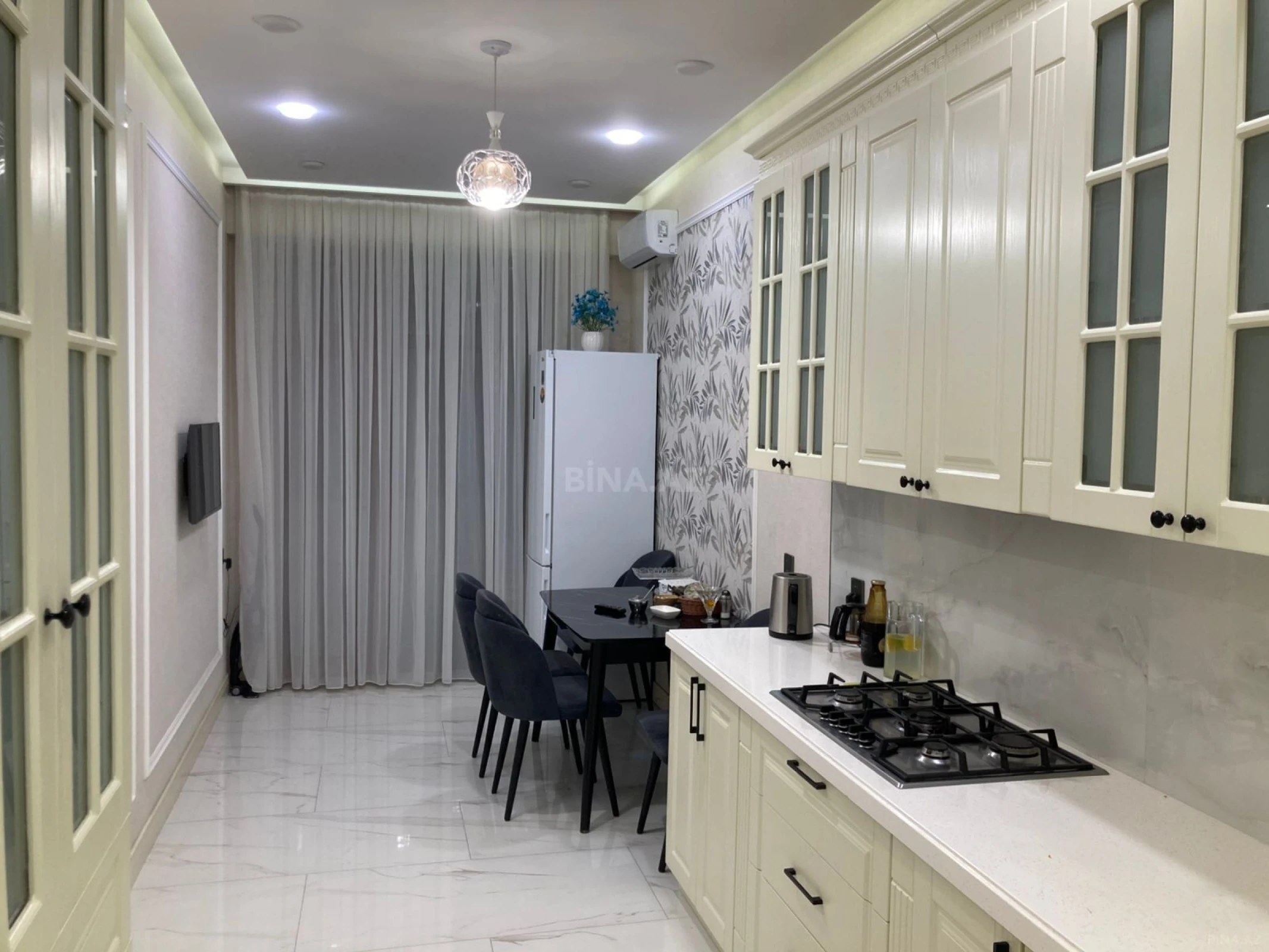 Satılır 4 otaqlı mənzil 165 m²