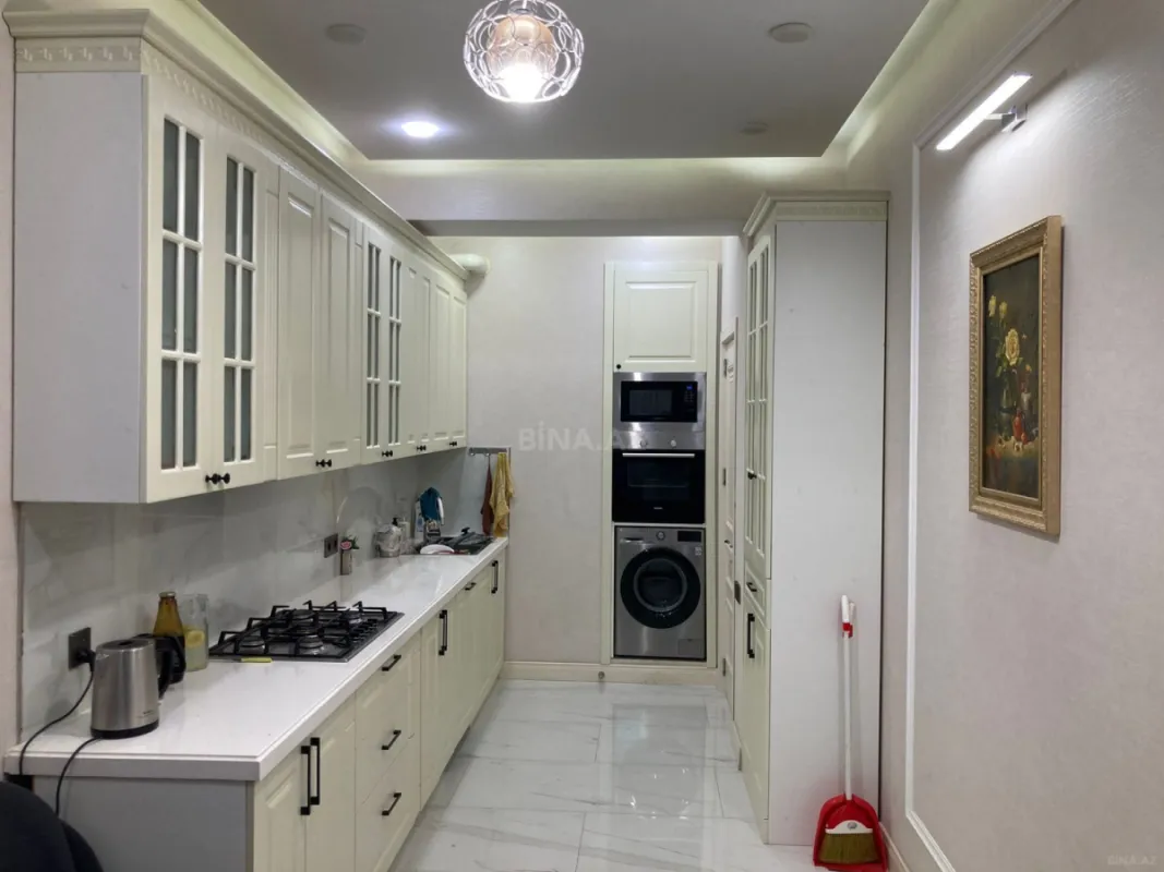 Satılır 4 otaqlı mənzil 165 m²