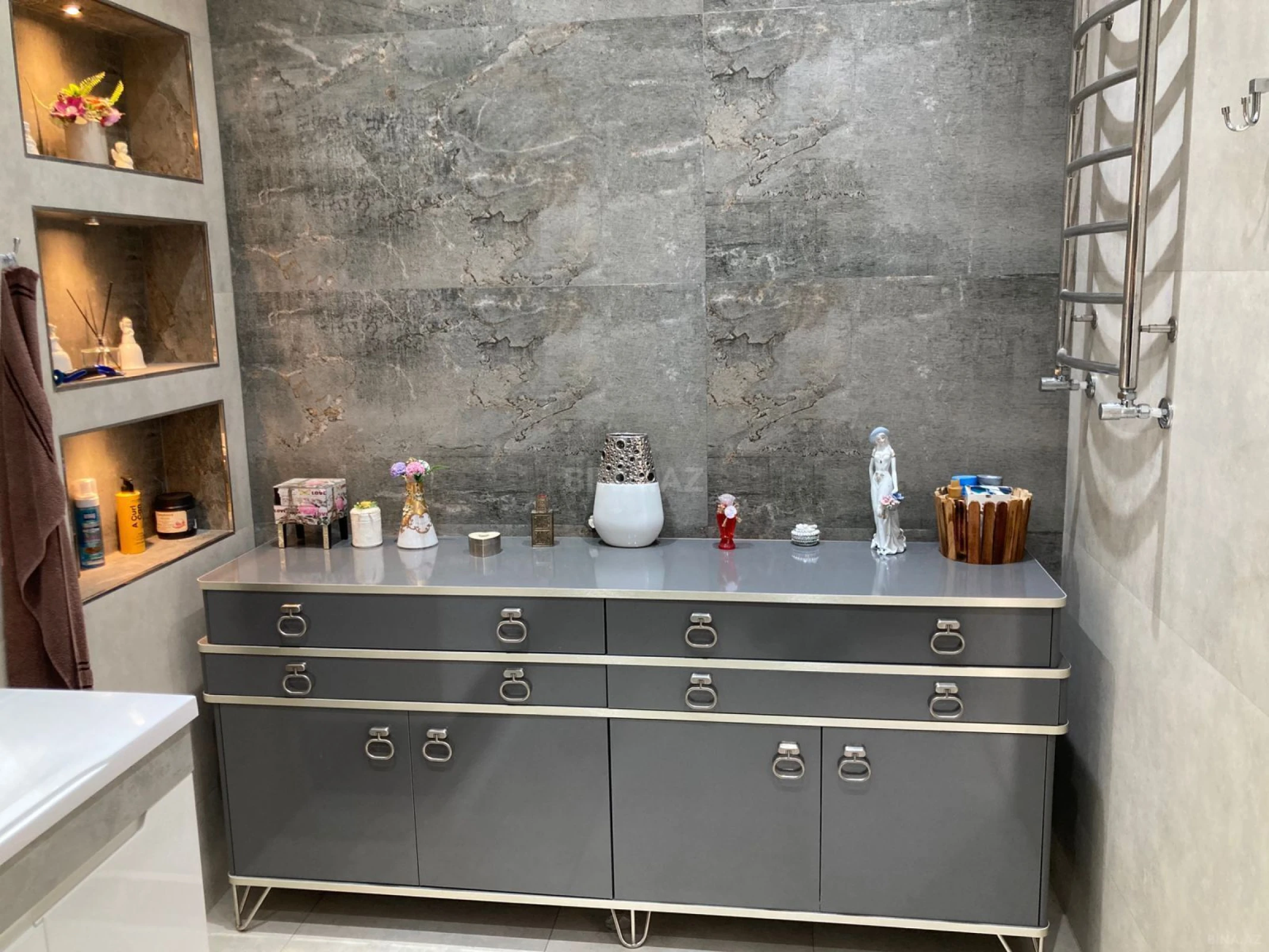 Satılır 4 otaqlı mənzil 165 m²