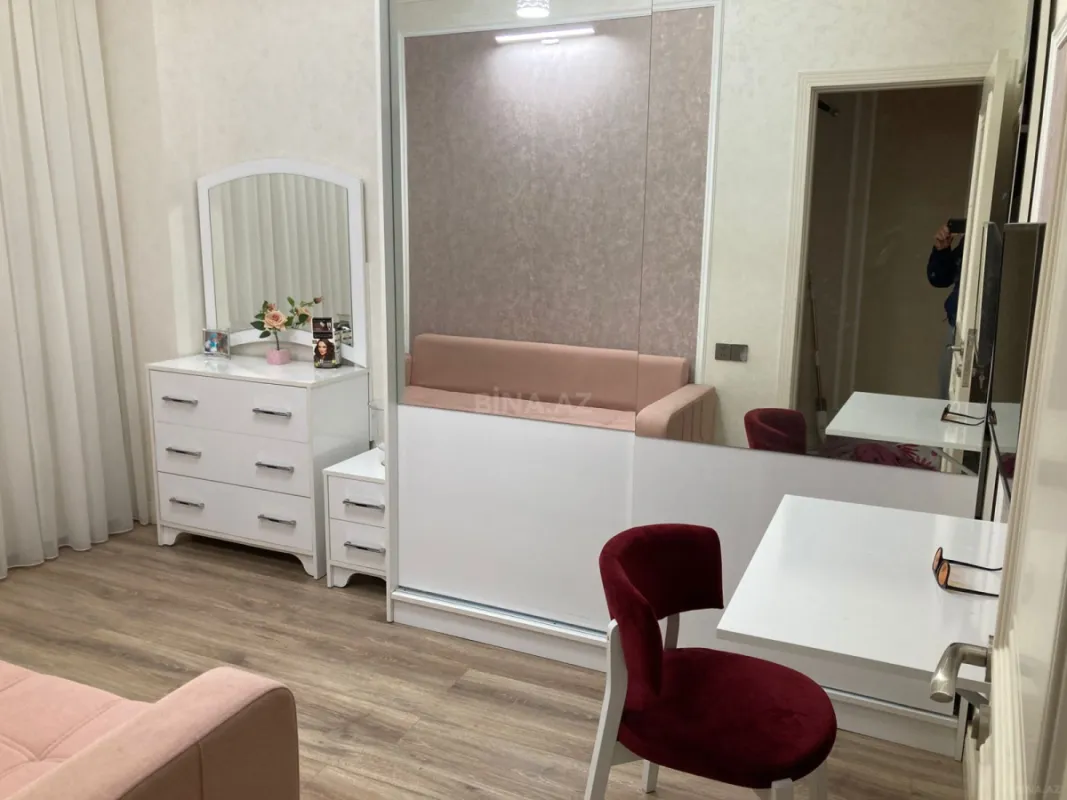 Satılır 4 otaqlı mənzil 165 m²