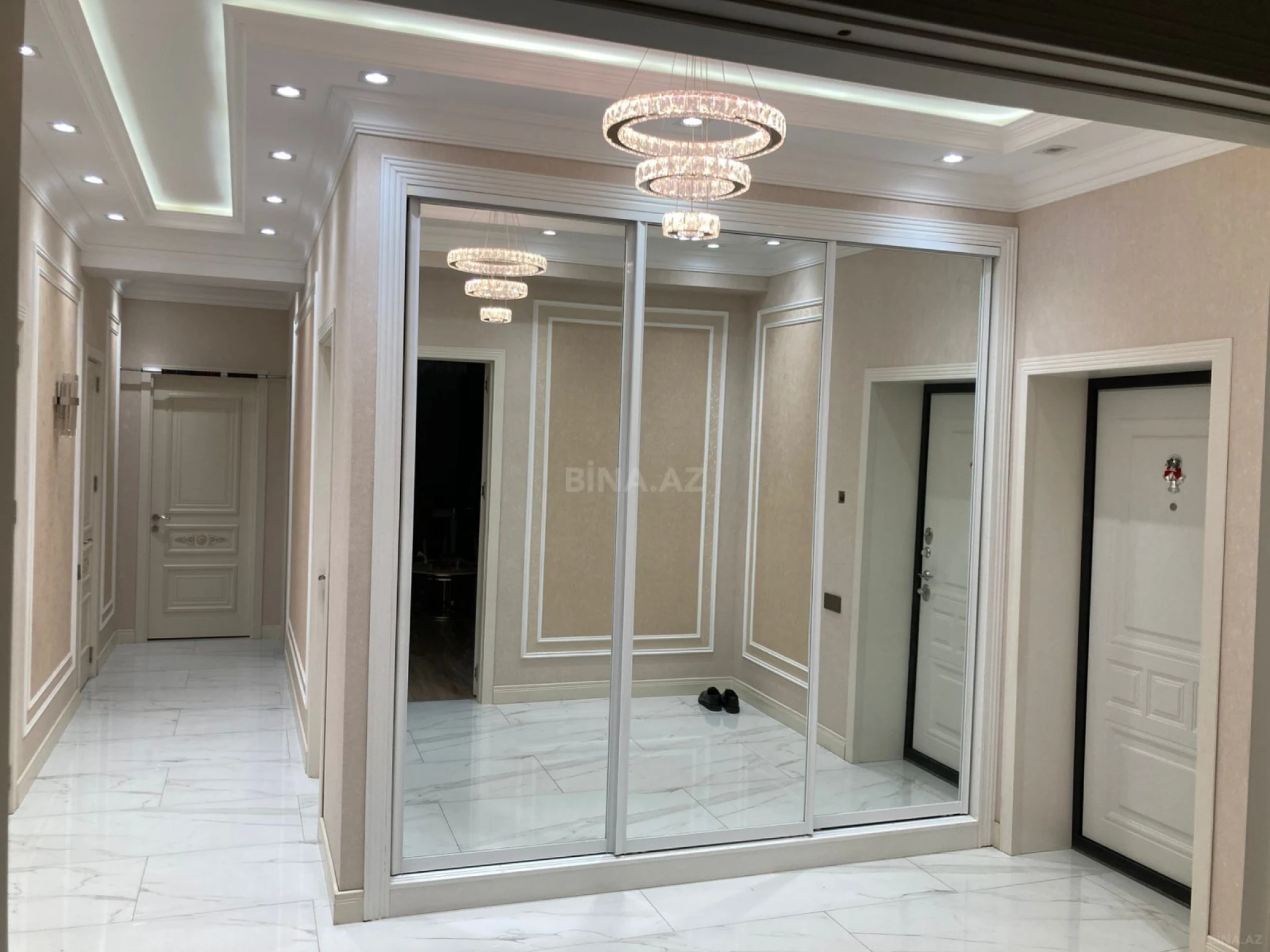 Satılır 4 otaqlı mənzil 165 m²