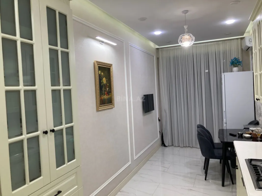 Satılır 4 otaqlı mənzil 165 m²