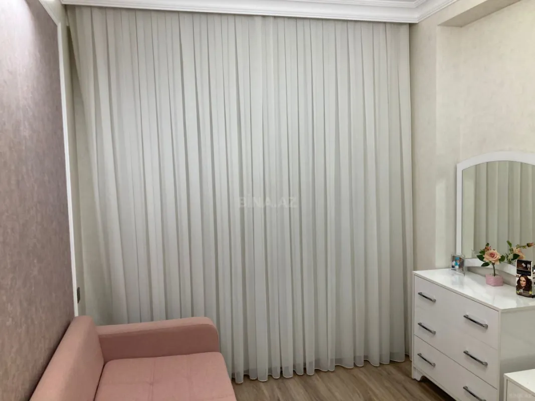Satılır 4 otaqlı mənzil 165 m²