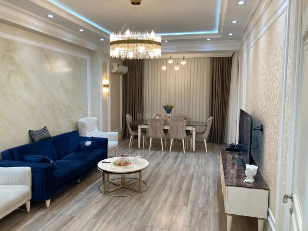 Satılır 4 otaqlı mənzil 165 m²