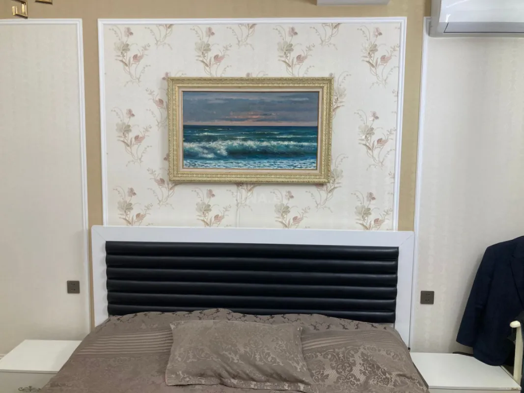 Satılır 4 otaqlı mənzil 165 m²