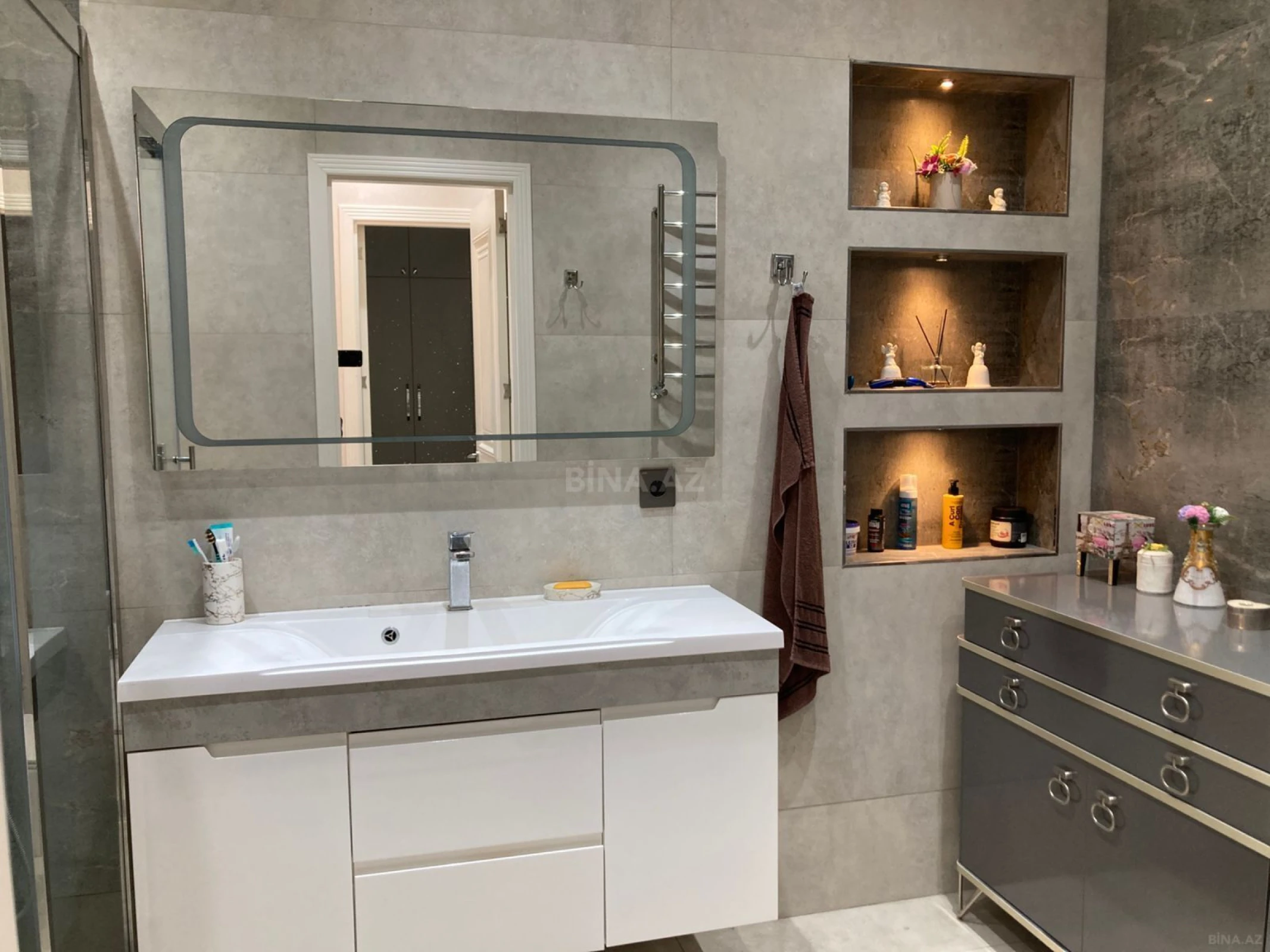 Satılır 4 otaqlı mənzil 165 m²