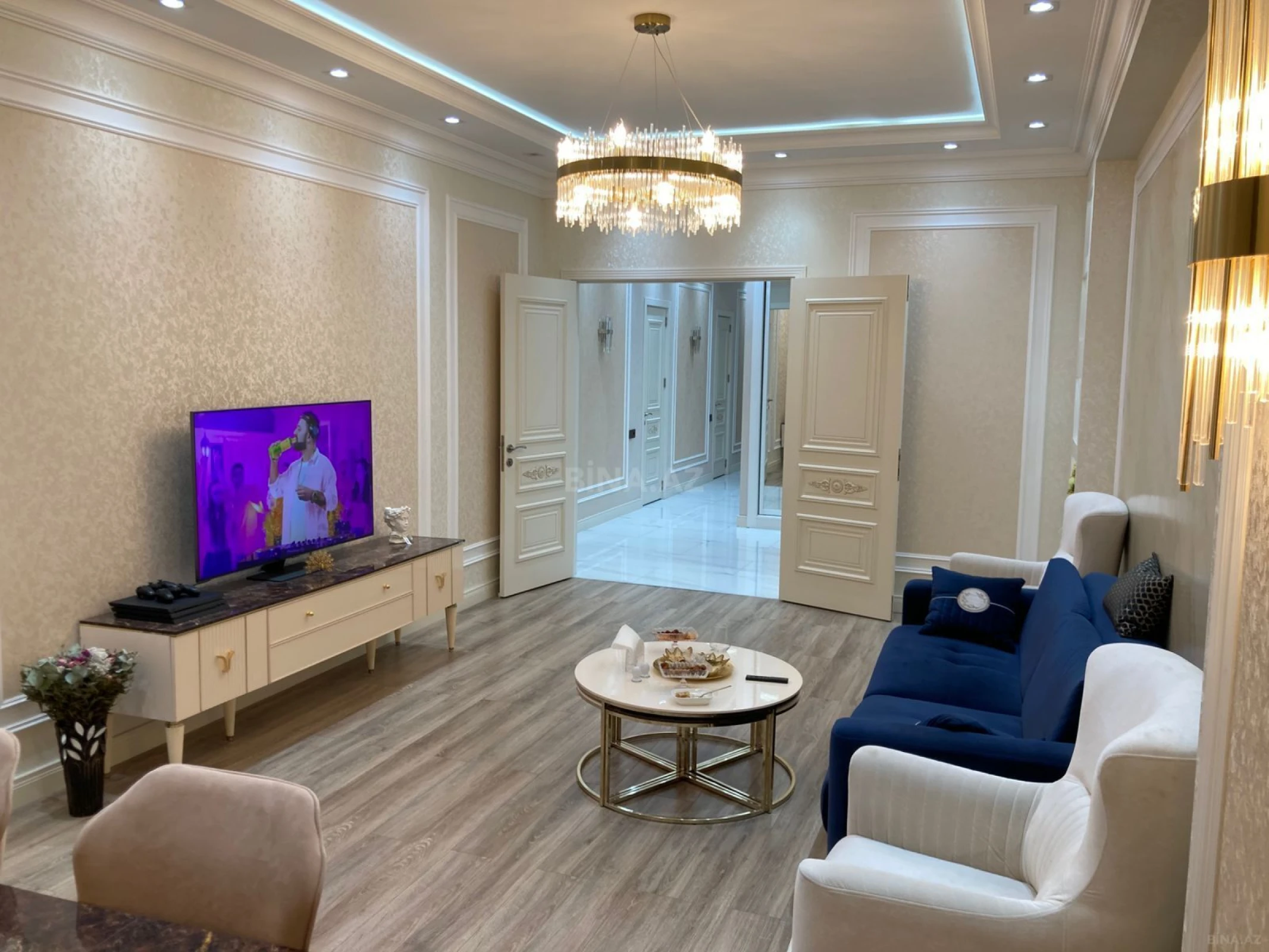 Satılır 4 otaqlı mənzil 165 m²