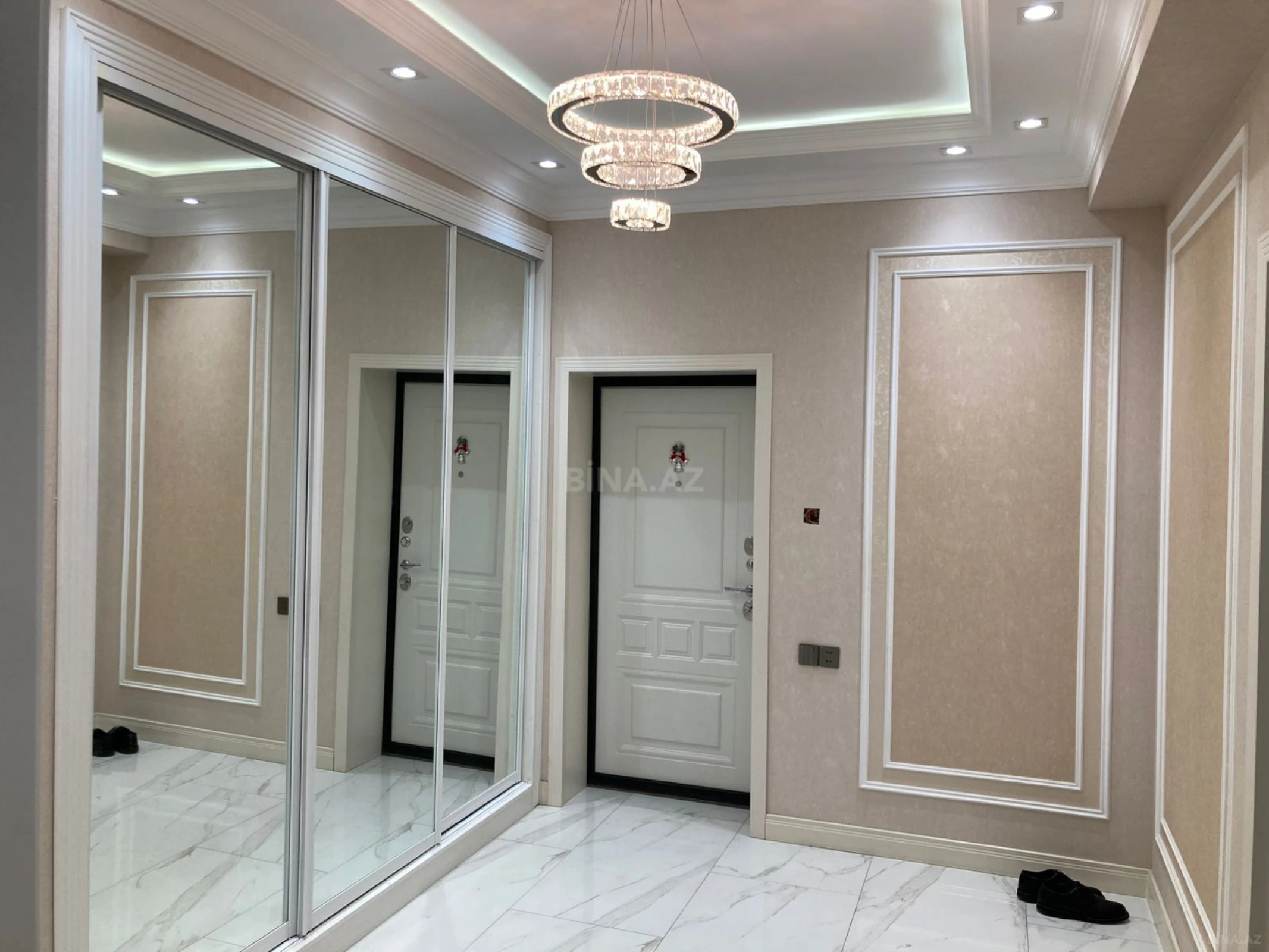 Satılır 4 otaqlı mənzil 165 m²
