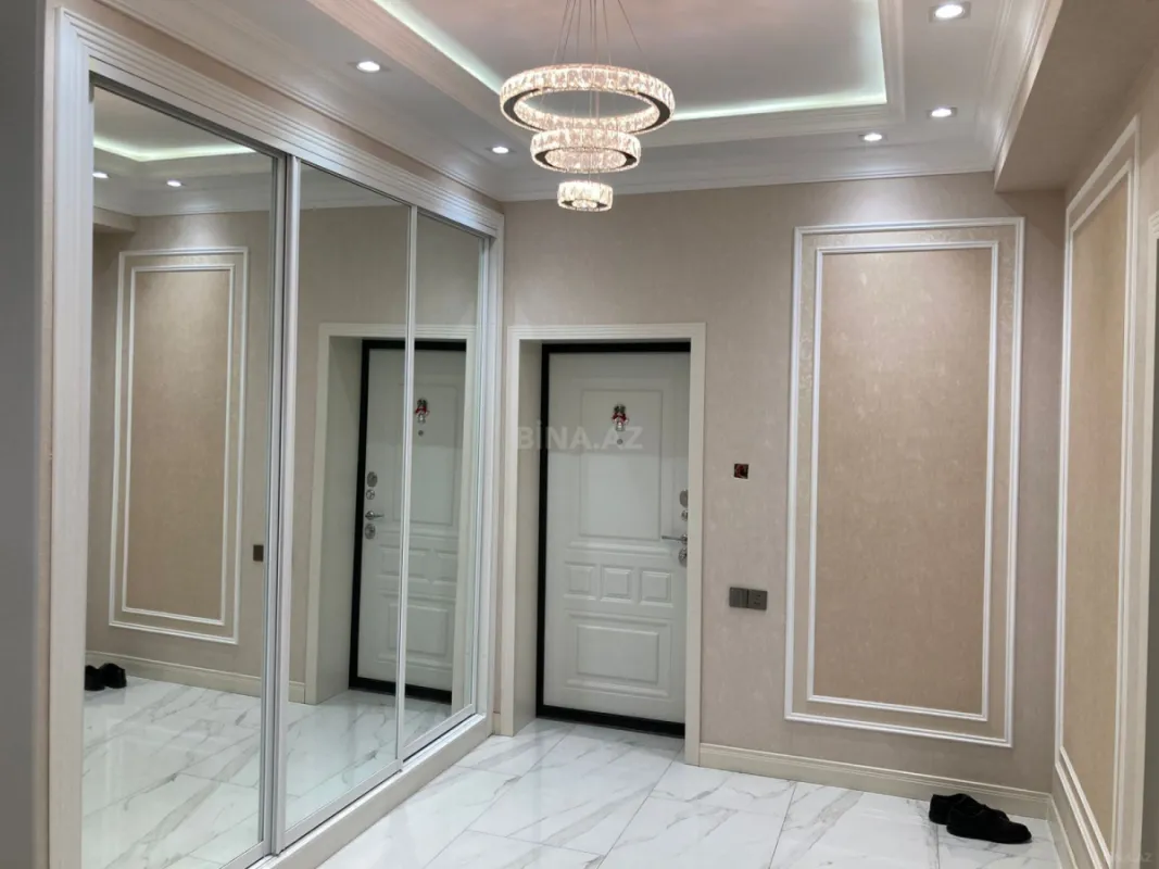 Satılır 4 otaqlı mənzil 165 m²