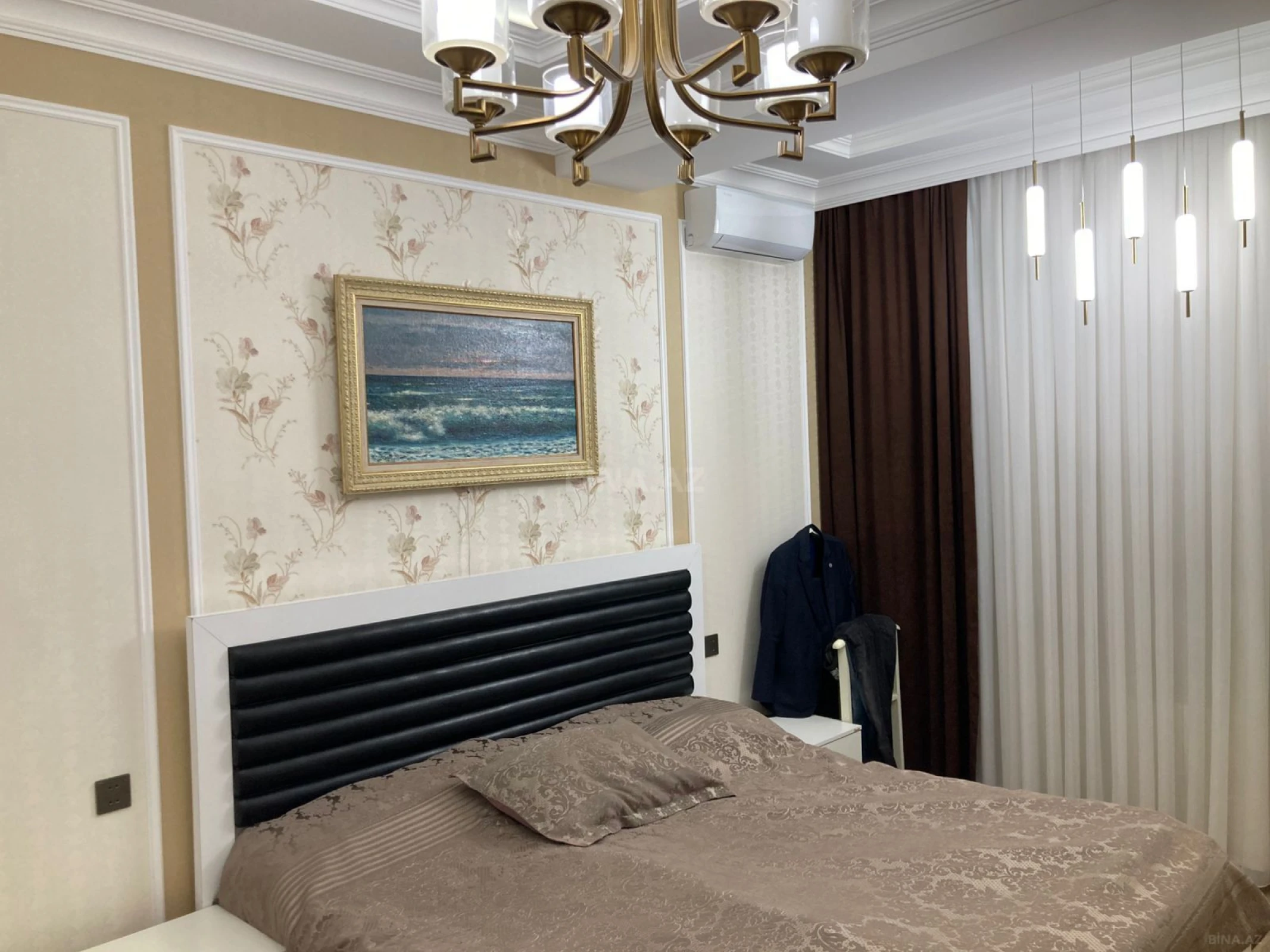 Satılır 4 otaqlı mənzil 165 m²
