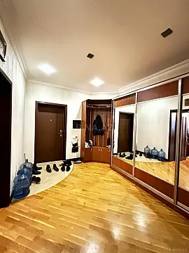 Satılır 4 otaqlı mənzil 157.7 m²