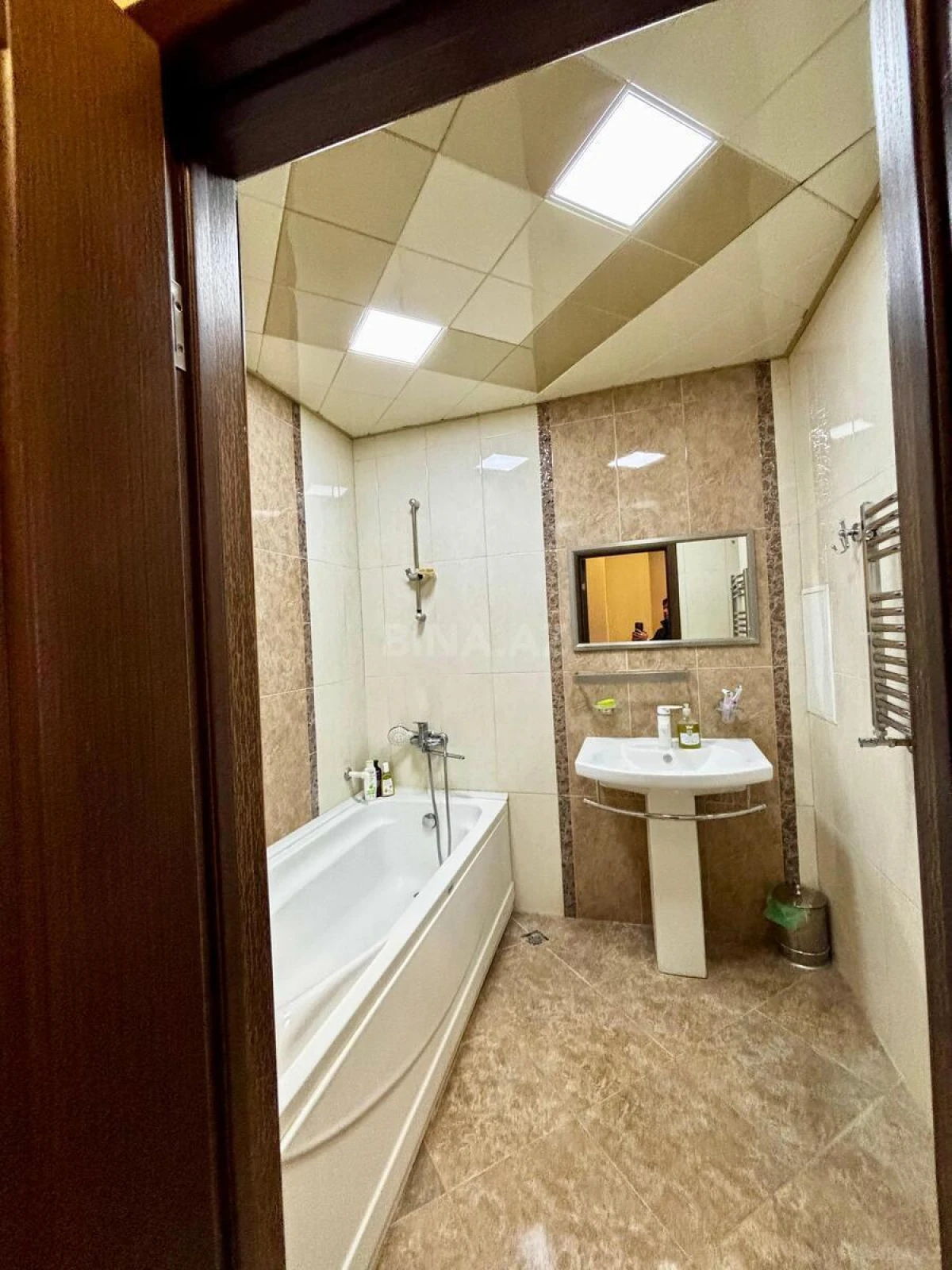 Satılır 4 otaqlı mənzil 157.7 m²