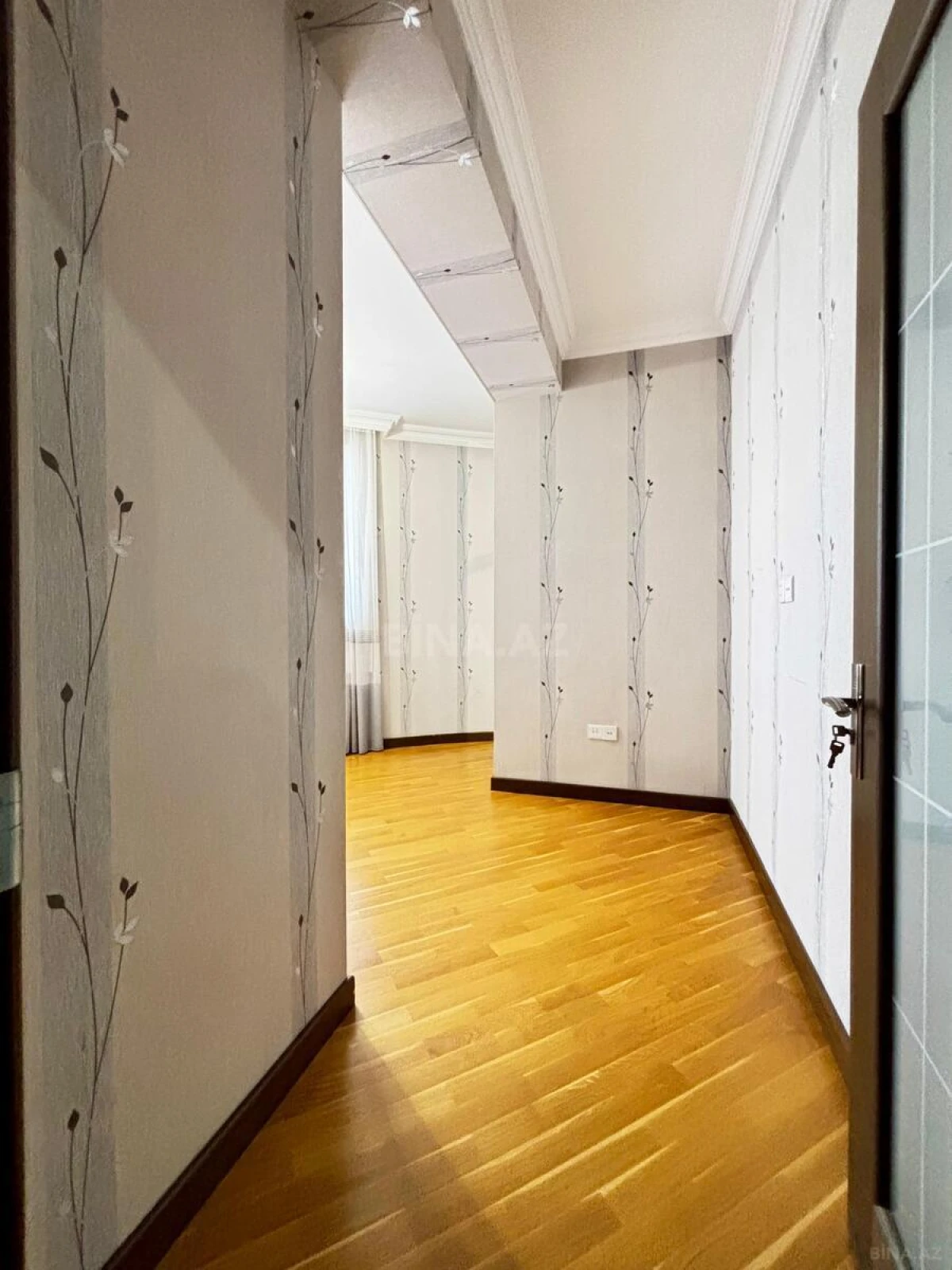 Satılır 4 otaqlı mənzil 157.7 m²
