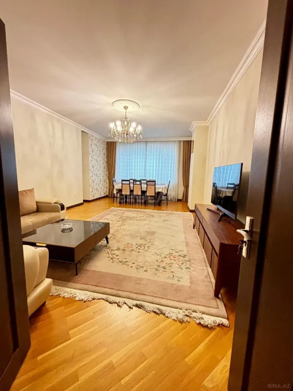 Satılır 4 otaqlı mənzil 157.7 m²