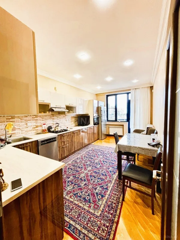 Satılır 4 otaqlı mənzil 157.7 m²