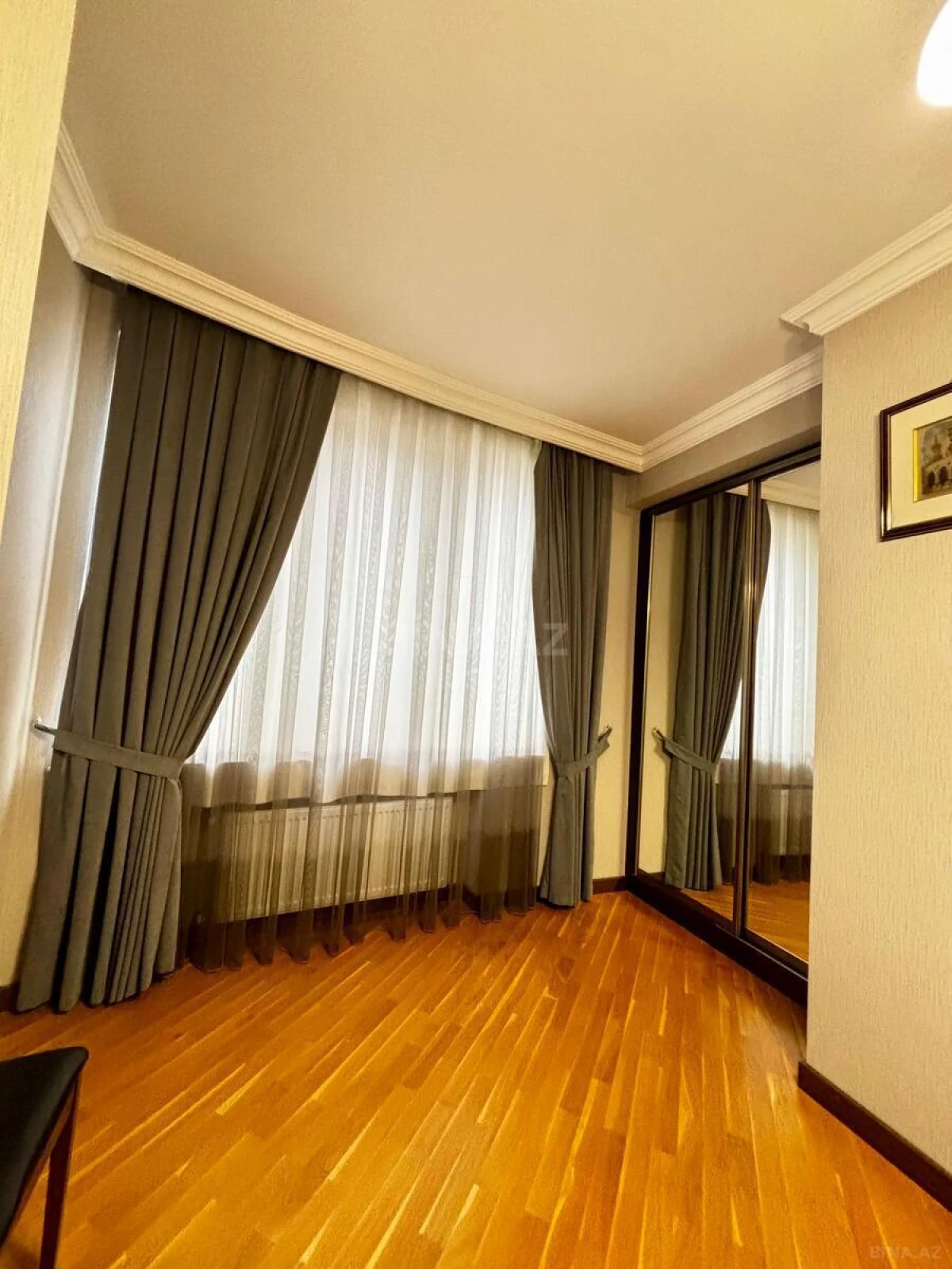 Satılır 4 otaqlı mənzil 157.7 m²