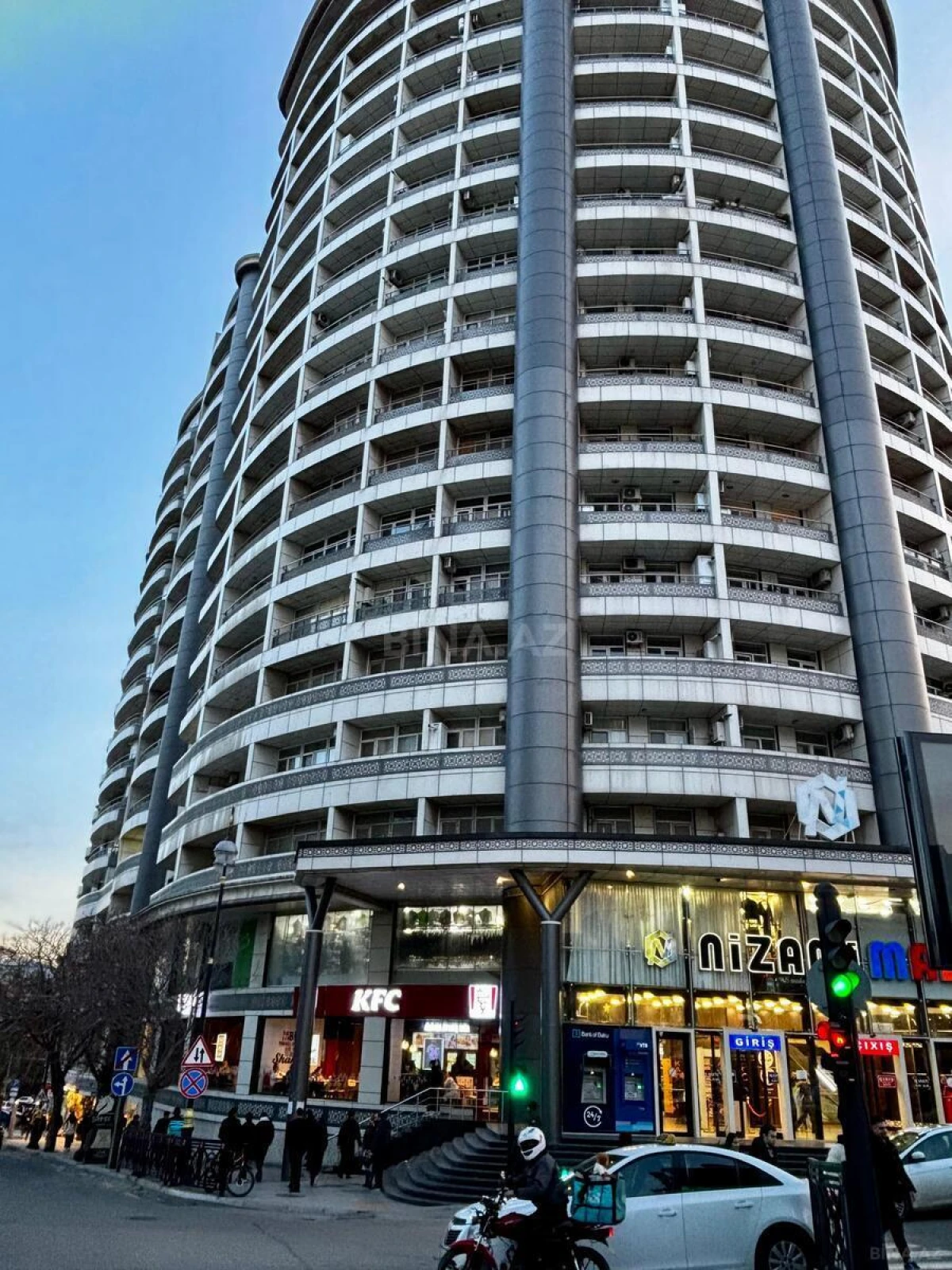 Satılır 4 otaqlı mənzil 157.7 m²