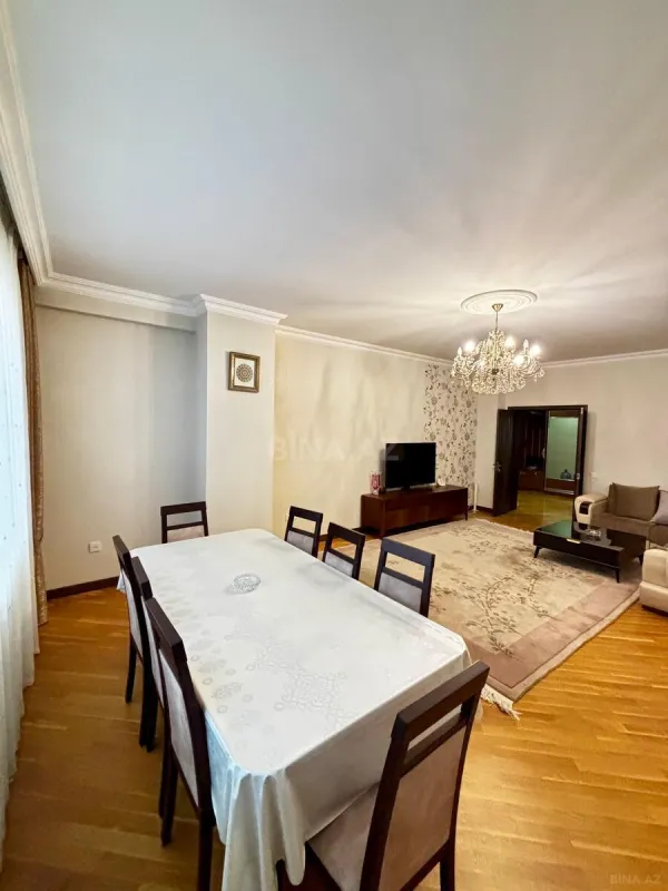 Satılır 4 otaqlı mənzil 157.7 m²