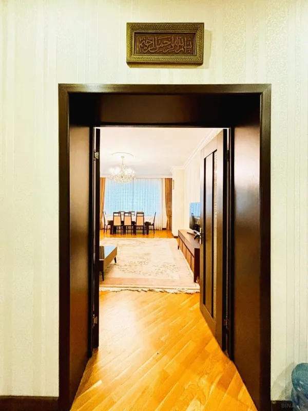 Satılır 4 otaqlı mənzil 157.7 m²