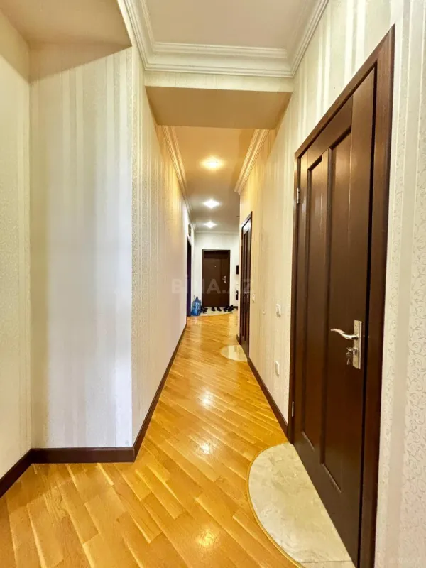 Satılır 4 otaqlı mənzil 157.7 m²