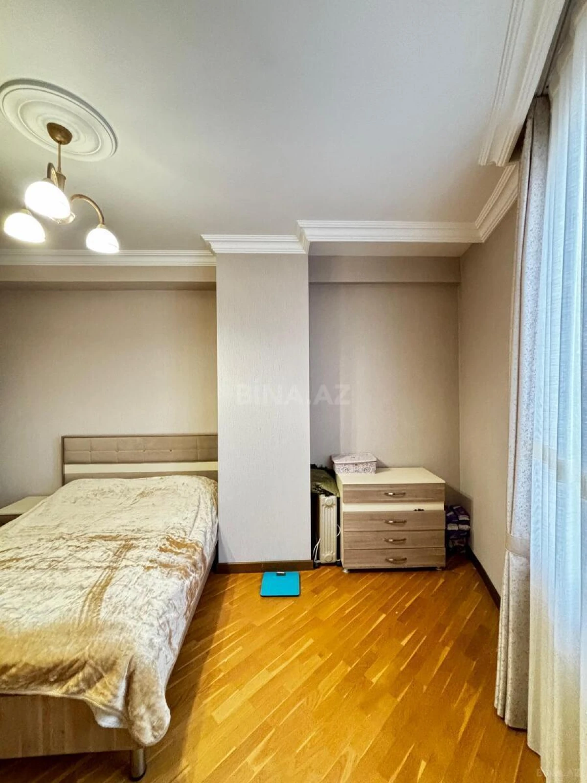 Satılır 4 otaqlı mənzil 157.7 m²