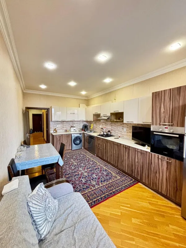 Satılır 4 otaqlı mənzil 157.7 m²