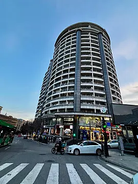 Satılır 4 otaqlı mənzil 157.7 m²