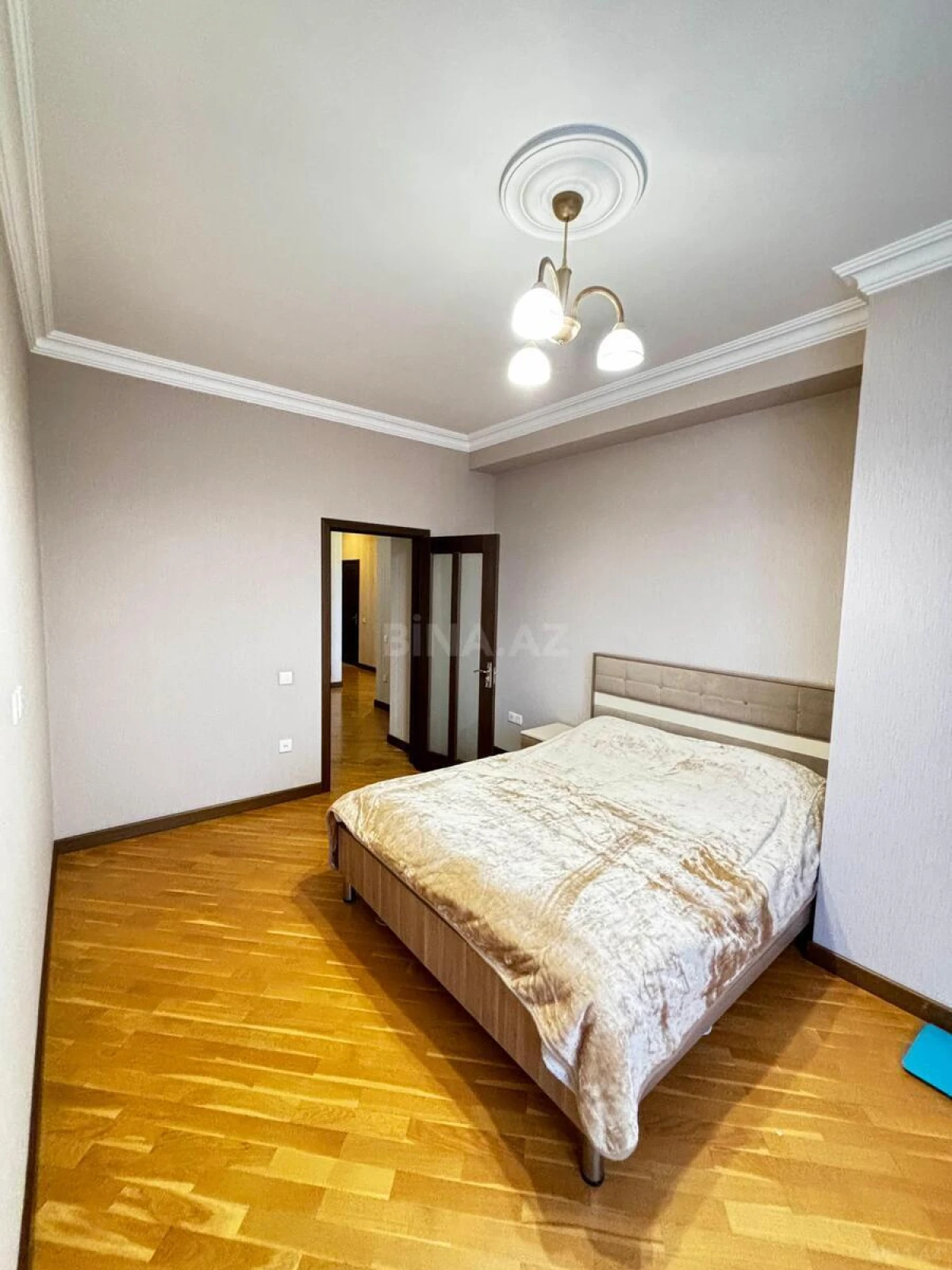 Satılır 4 otaqlı mənzil 157.7 m²