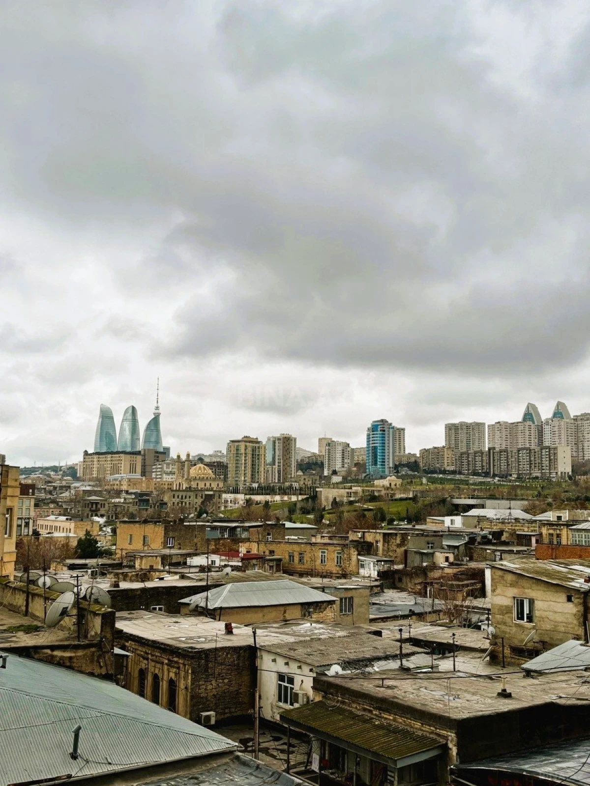 Satılır 4 otaqlı mənzil 157.7 m²