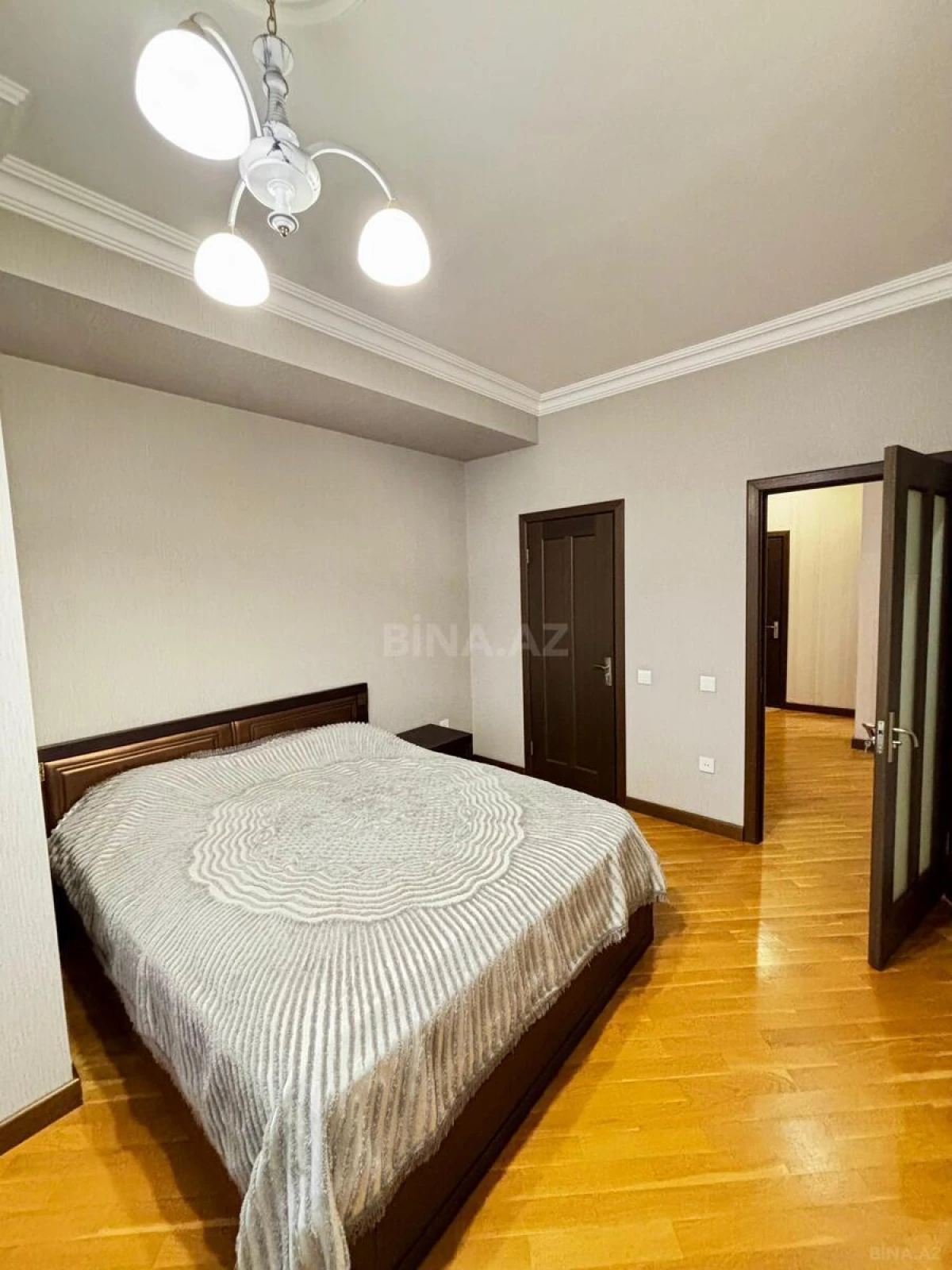 Satılır 4 otaqlı mənzil 157.7 m²