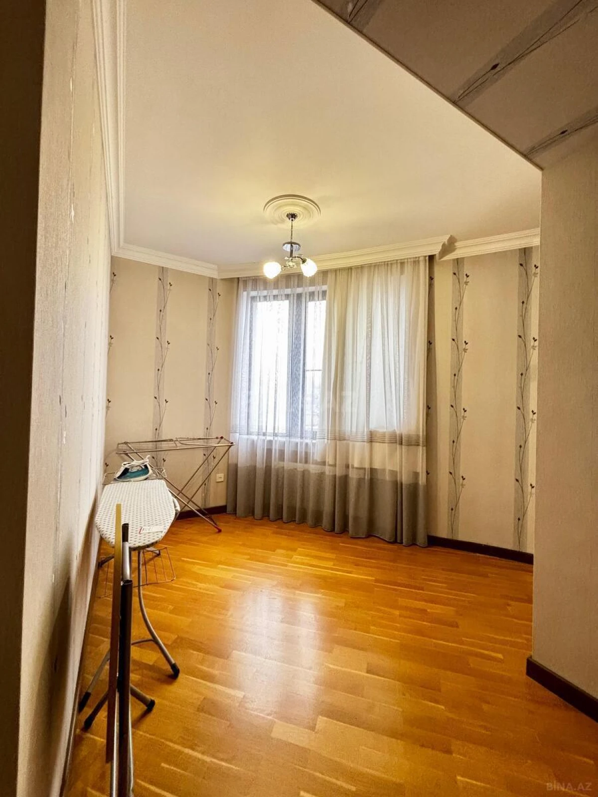 Satılır 4 otaqlı mənzil 157.7 m²