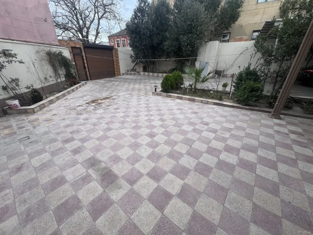 Satılır 7 otaqlı həyət evi 300 m²