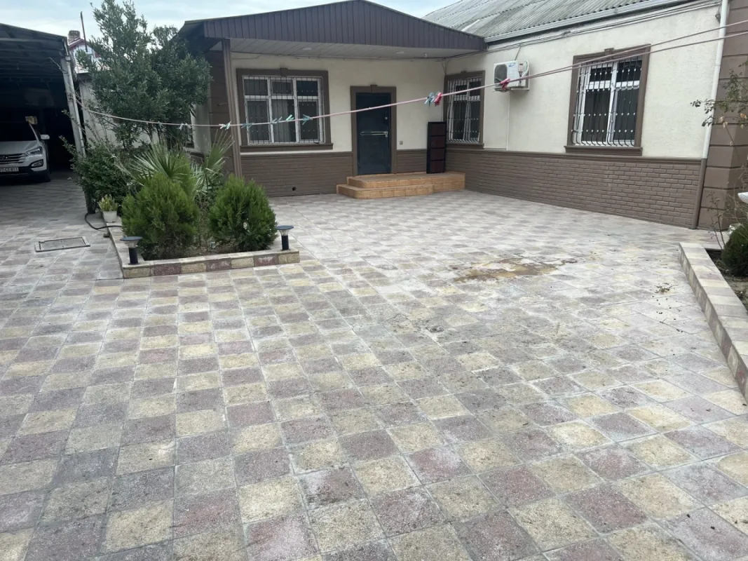 Satılır 7 otaqlı həyət evi 300 m²