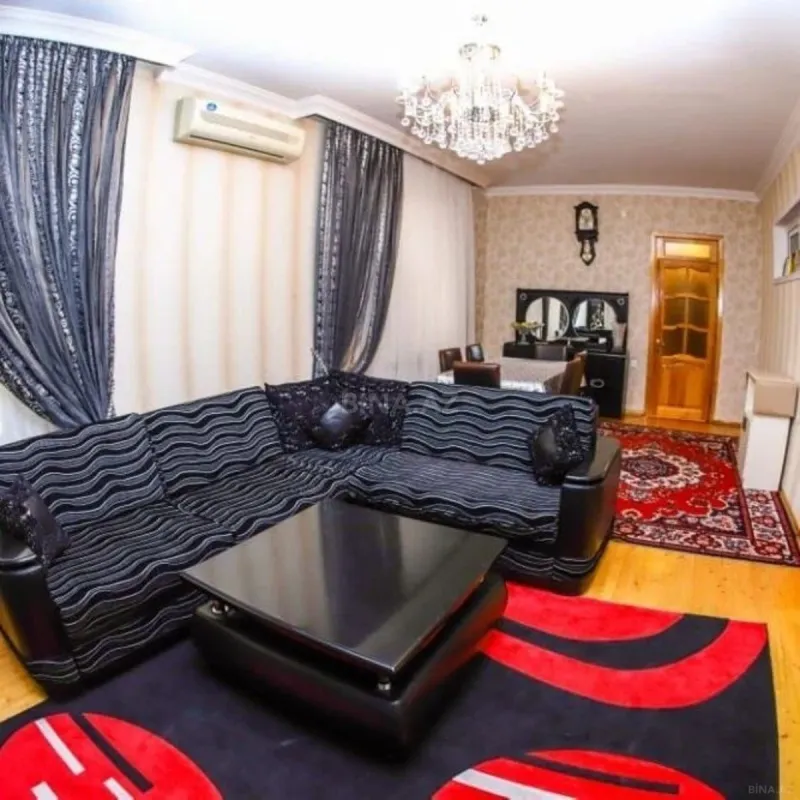 Satılır 7 otaqlı həyət evi 300 m²