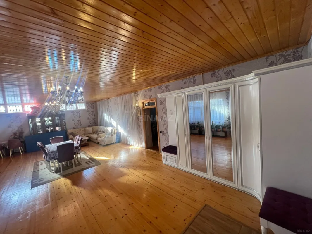 Satılır 7 otaqlı həyət evi 300 m²