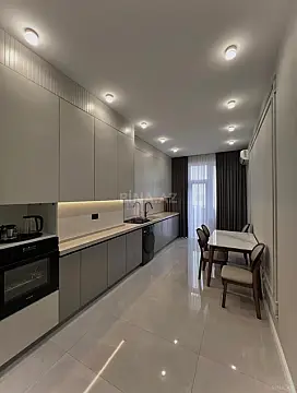 Kirayə verilir 2 otaqlı mənzil 77 m²