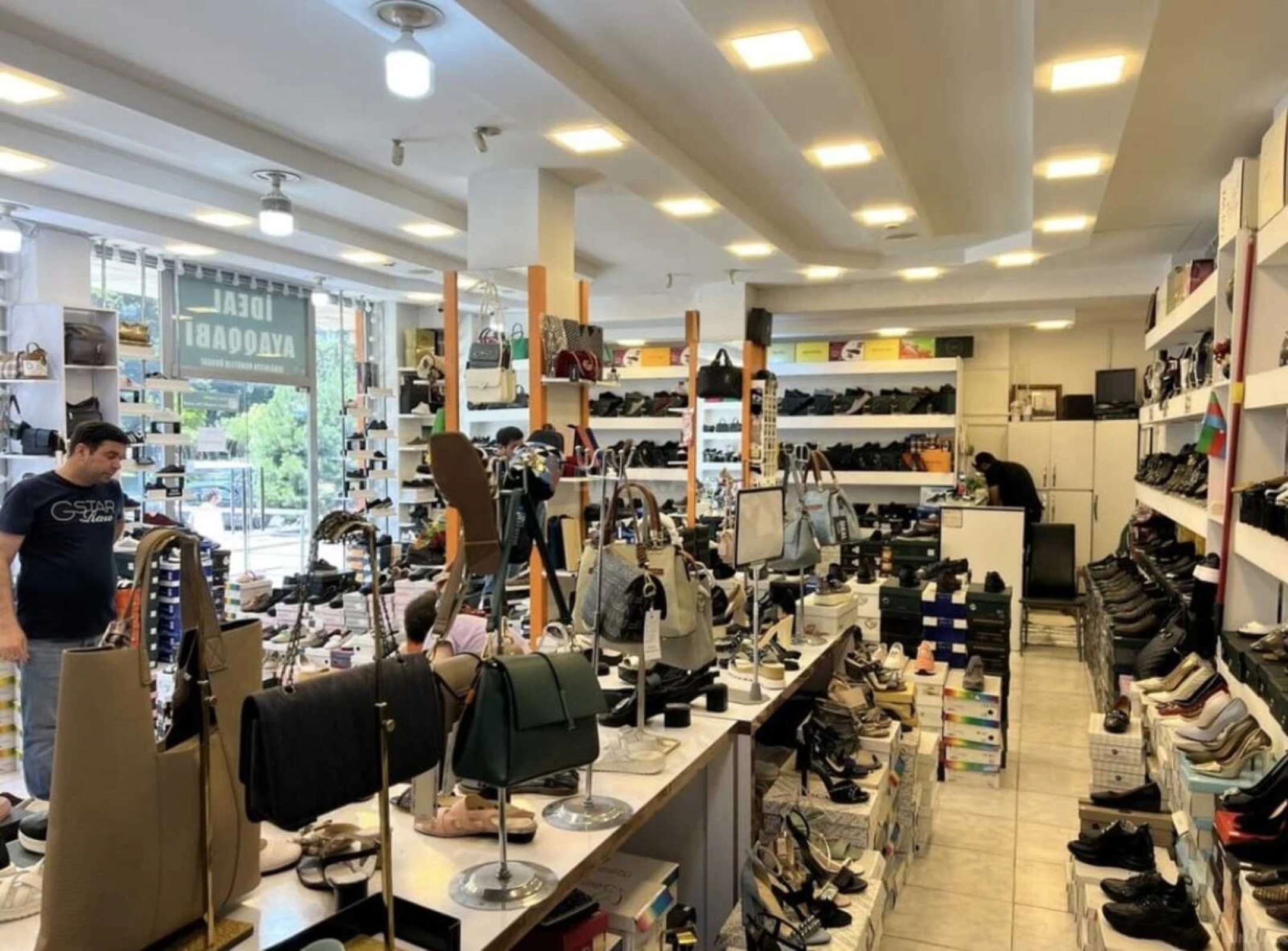 Satılır obyekt 33 m²