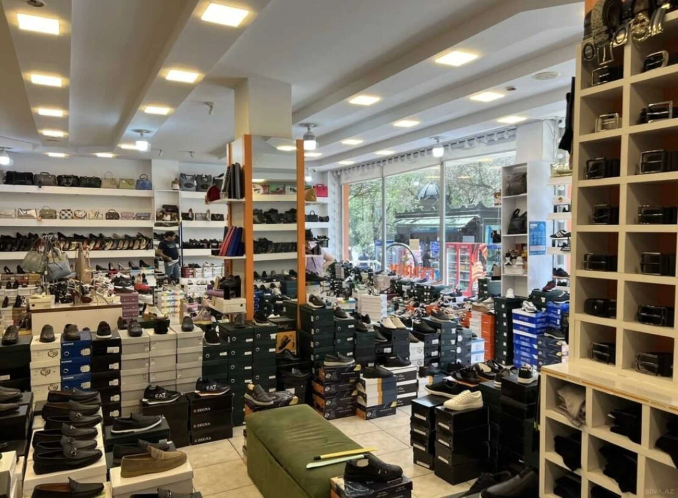 Satılır obyekt 33 m²