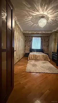 Satılır 3 otaqlı mənzil 135 m²