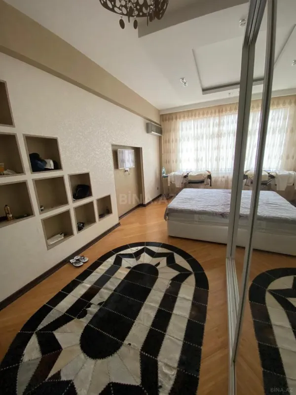 Kirayə verilir 3 otaqlı mənzil 131 m²