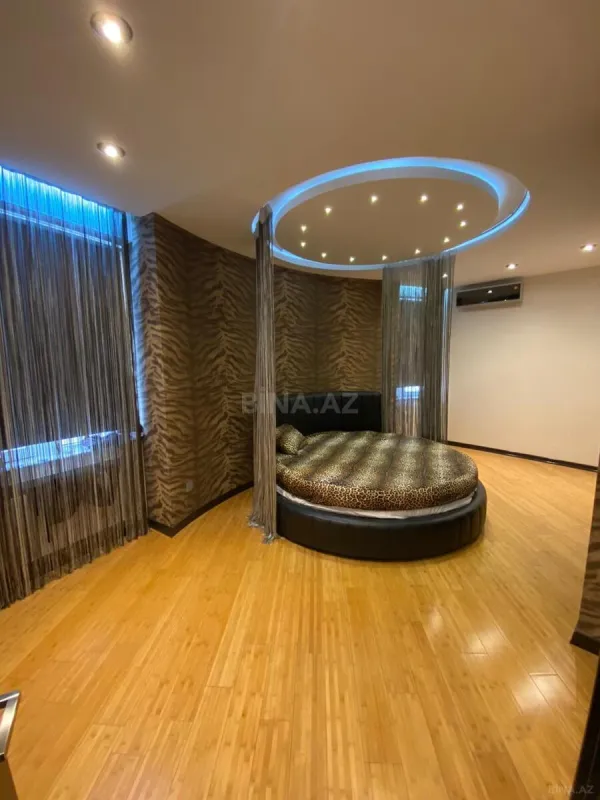 Kirayə verilir 3 otaqlı mənzil 131 m²