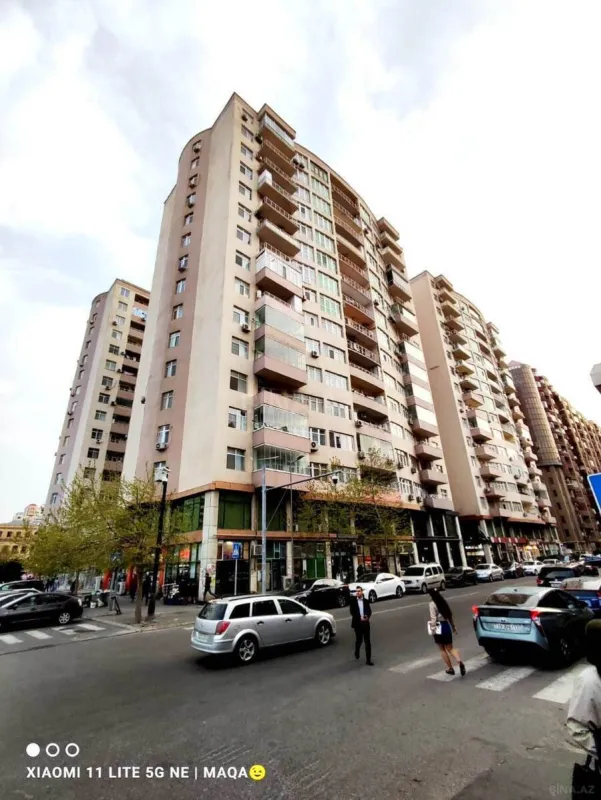 Kirayə verilir 3 otaqlı mənzil 131 m²