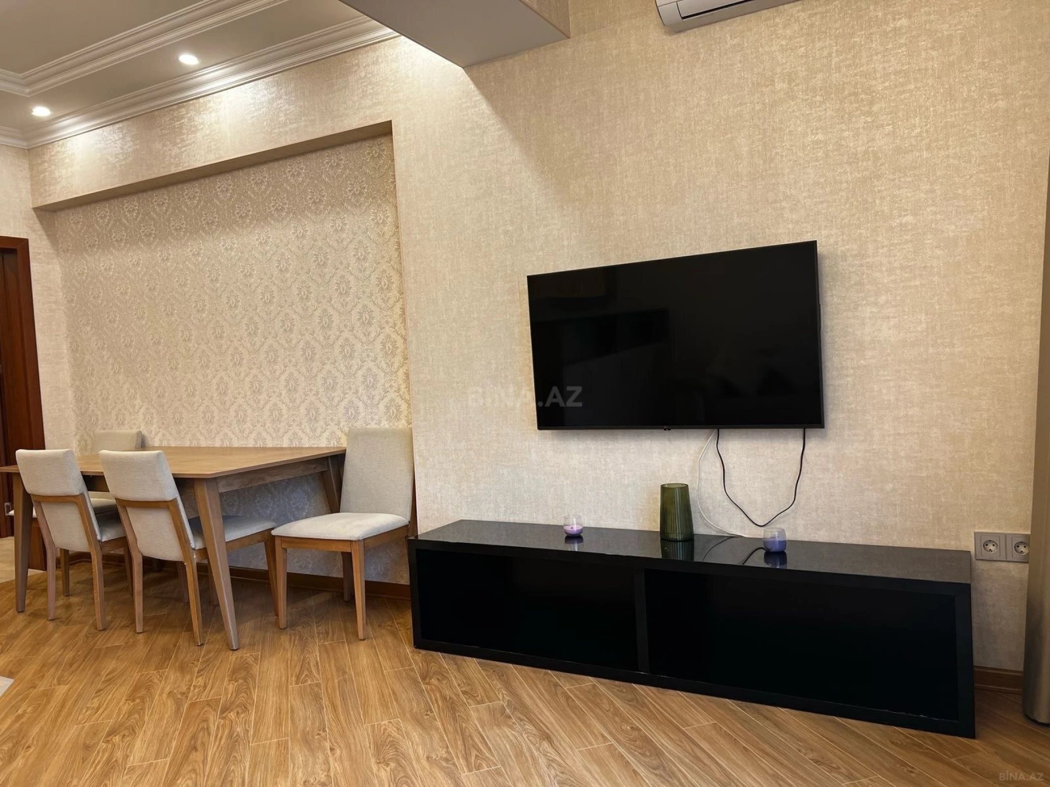 Kirayə verilir 2 otaqlı mənzil 98 m²