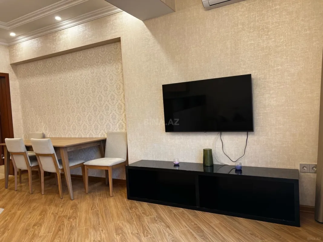 Kirayə verilir 2 otaqlı mənzil 98 m²