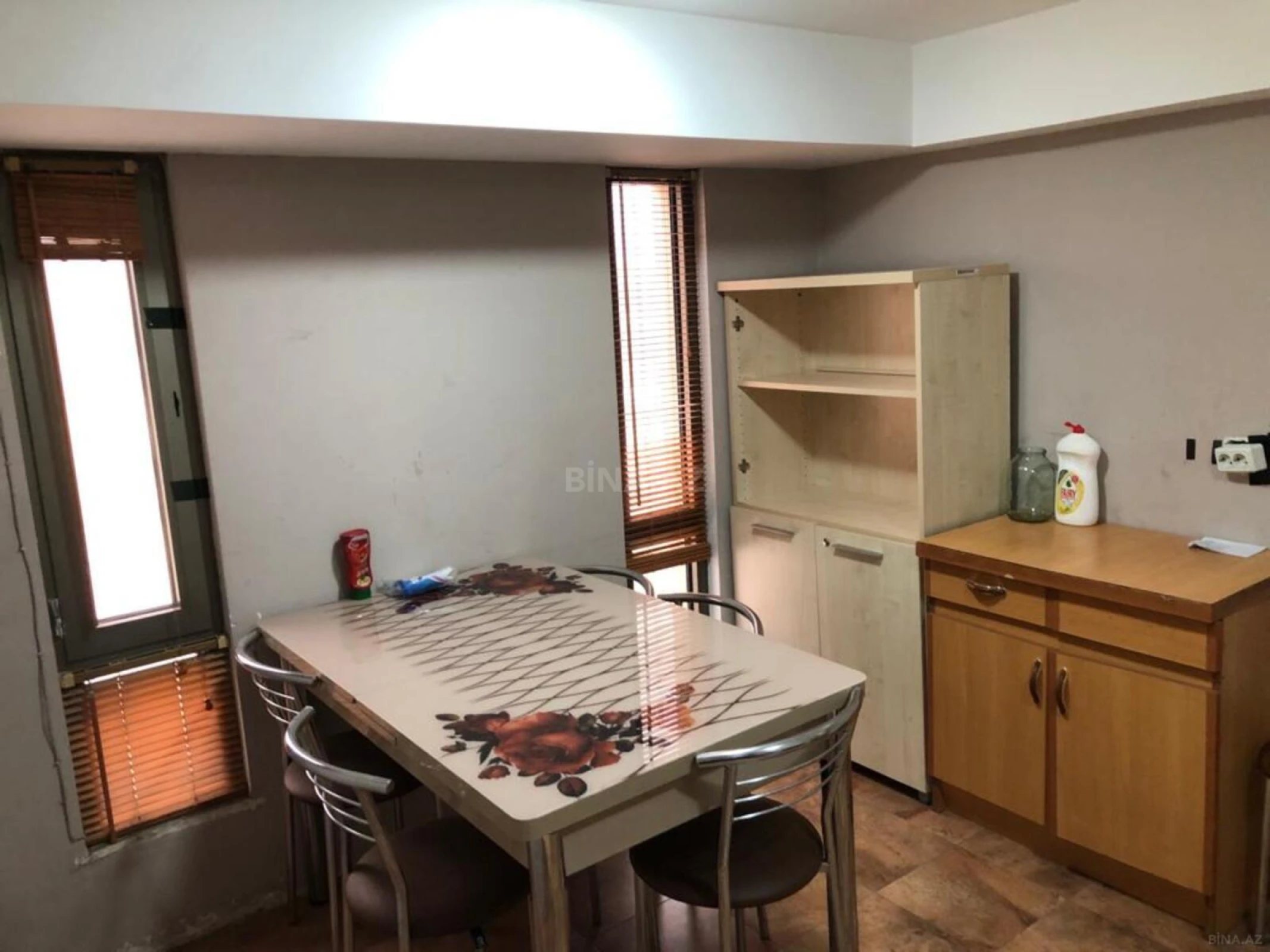 Kirayə verilir 7 otaqlı ofis 320 m²