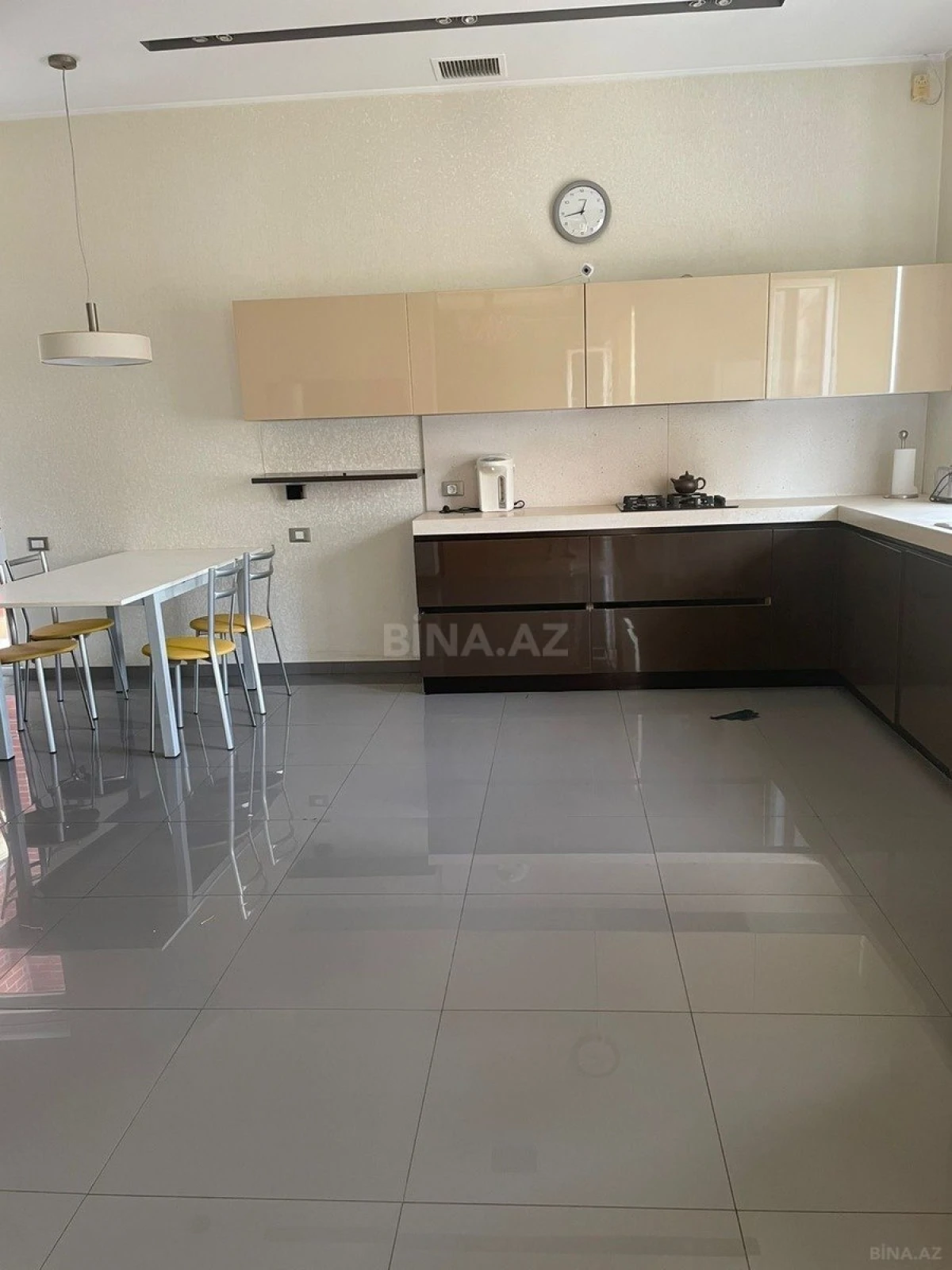 Satılır 5 otaqlı mənzil 390 m²