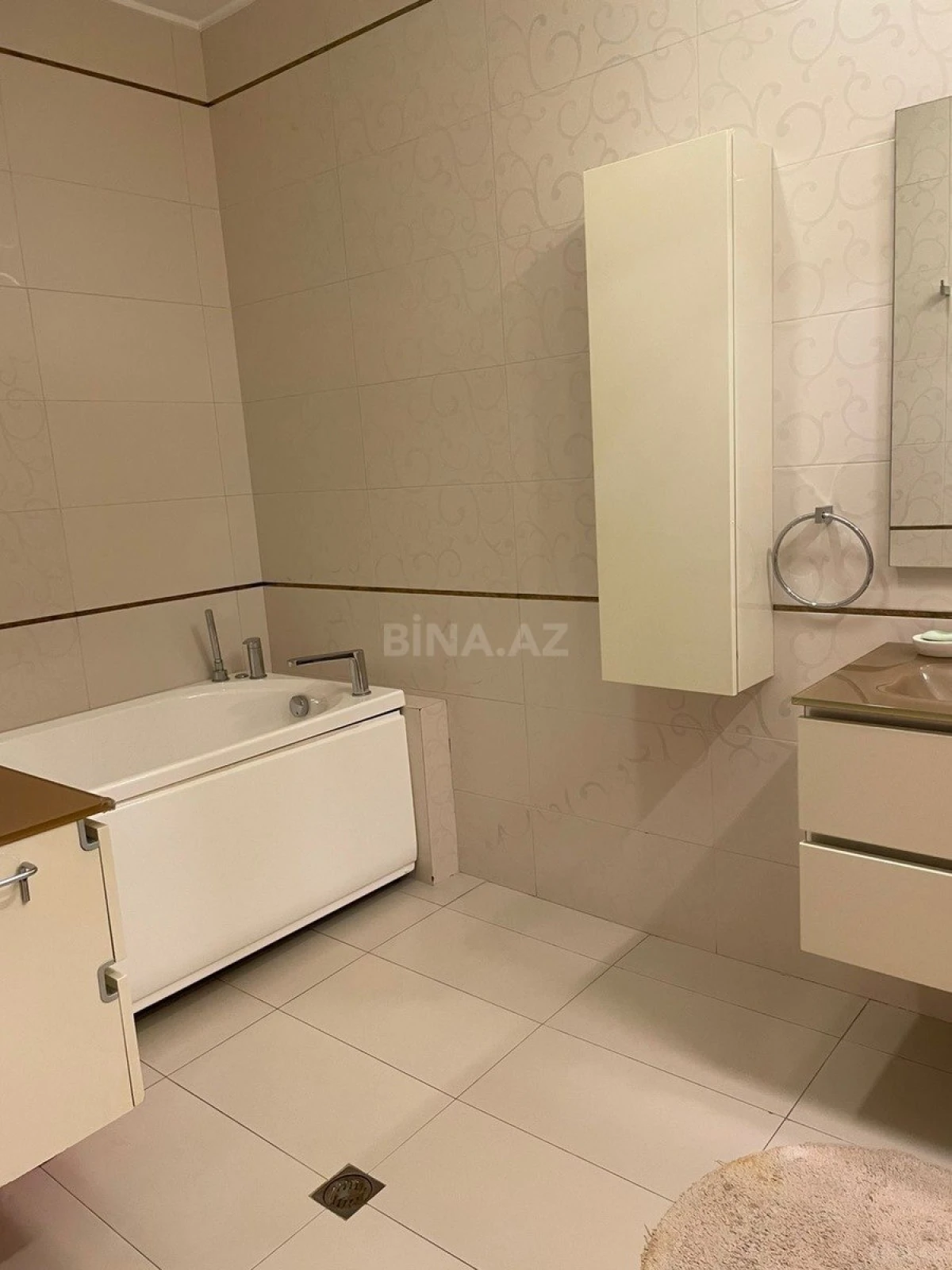 Satılır 5 otaqlı mənzil 390 m²