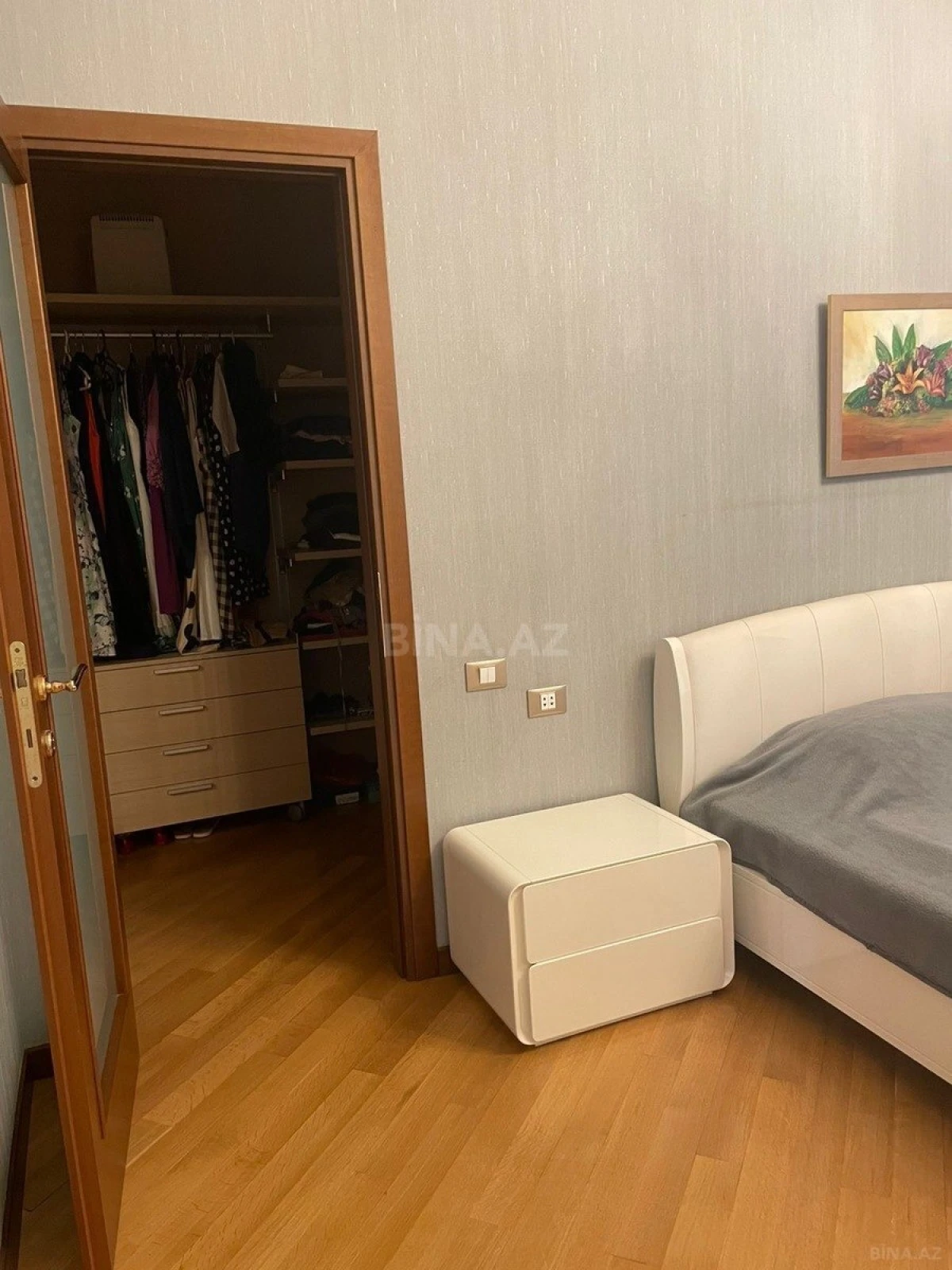 Satılır 5 otaqlı mənzil 390 m²